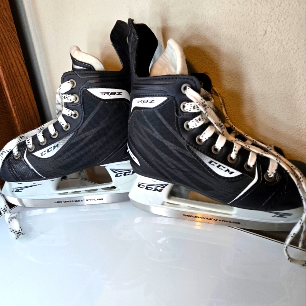 CCM Hockey Skates Size 2 EUC